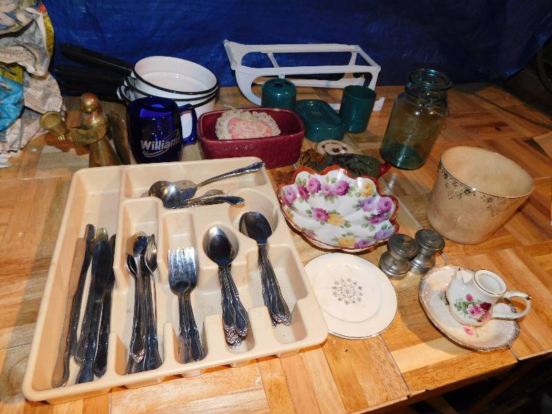 lot 463 image: MISC HOUSEHOLD ITEMS