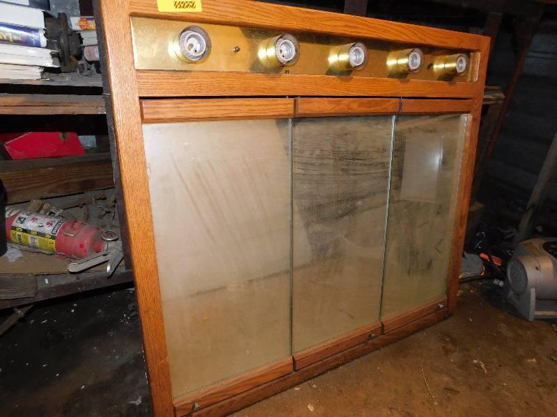 lot 470 image: VANITYMEDICINE CABINET