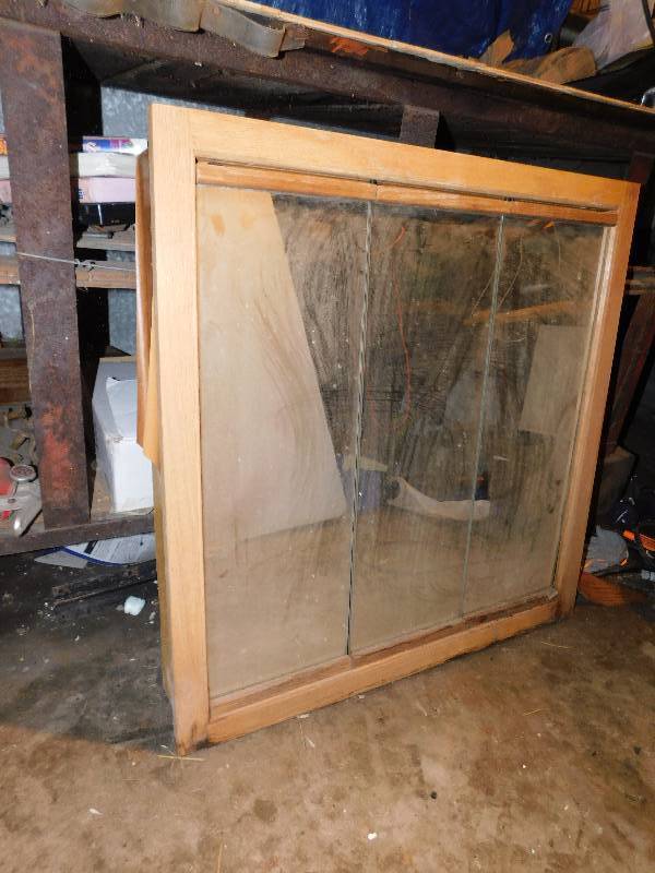 lot 475 image: VANITYMEDICINE CABINET