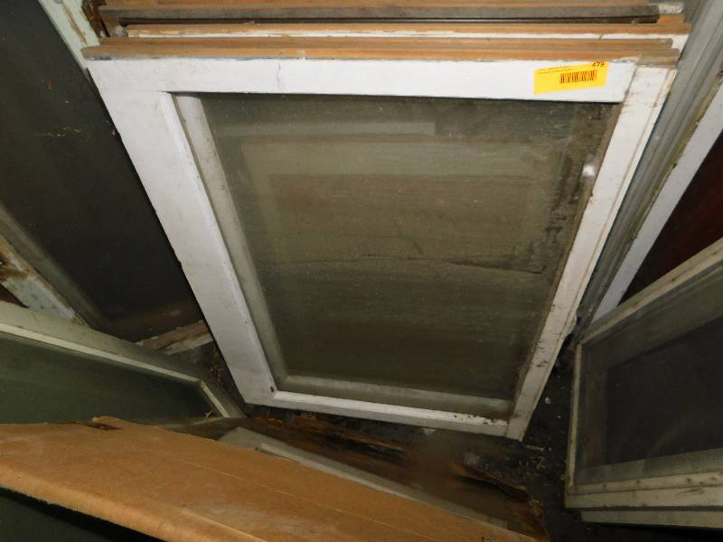 lot 479 image: WINDOWS