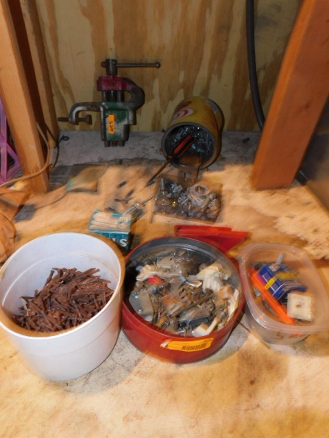 lot 526 image: MISC GARAGE ITEMS