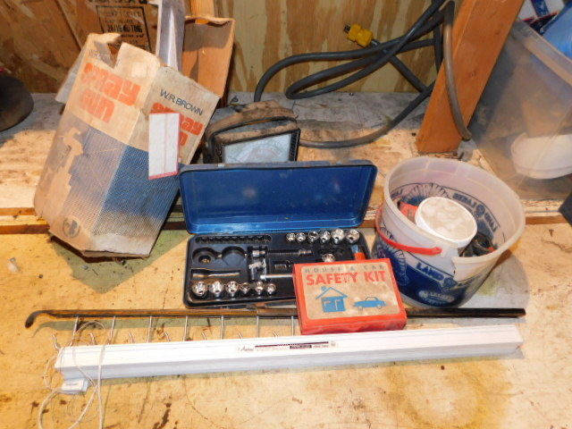 lot 551 image: MISC GARAGE ITEMS