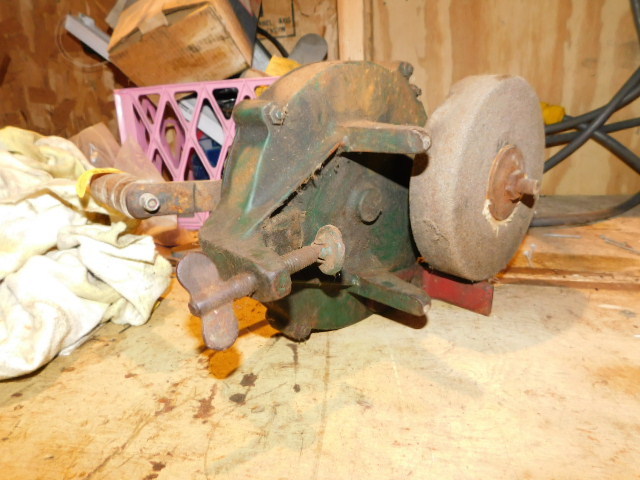 lot 552 image: HAND CRANK GRINDING WHEEL
