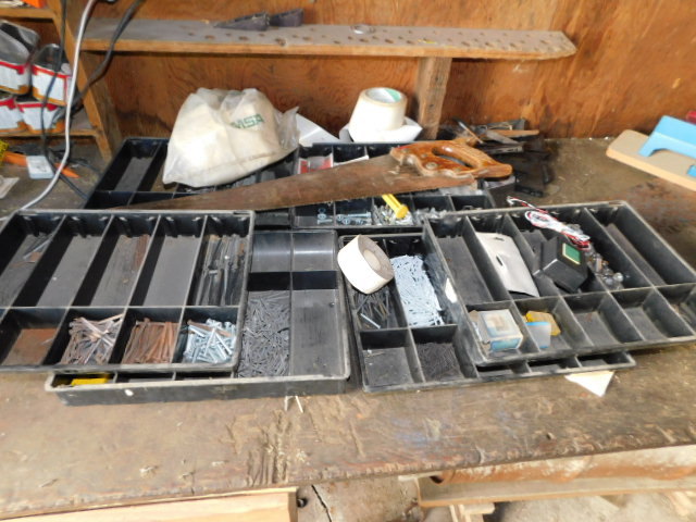 lot 559 image: DRAWER ORGANIZER TRAYS AND CONTENTS