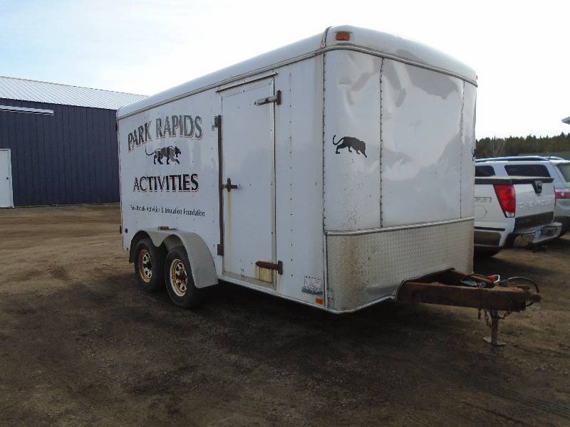 lot 3 image: 2005 Enclosed Trailer