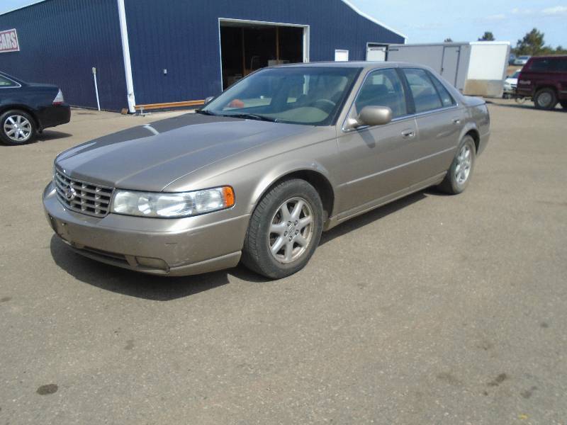 lot 5 image: 2002 Cadillac Deville