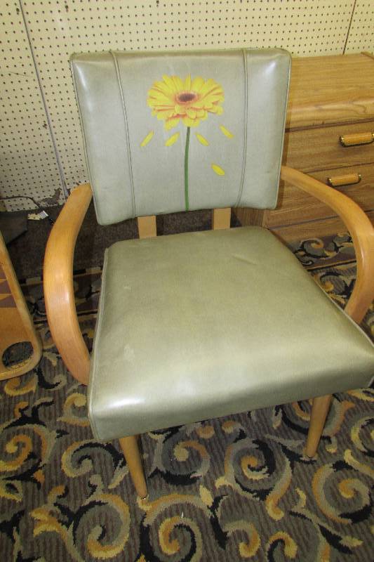 VINTAGE ROCKING CHAIR