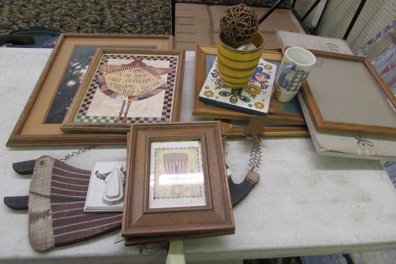 PICTURES AND WALL HANGINGS