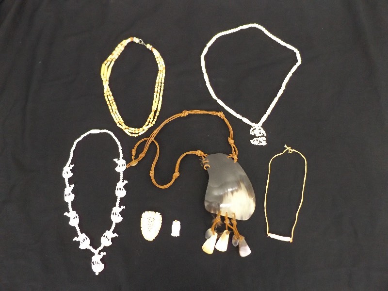 lot 9 image: Lot of Hand Carved, etc. Bone Jewelry