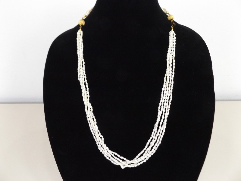 lot 15 image: Genuine Freshwater Pearl Necklace