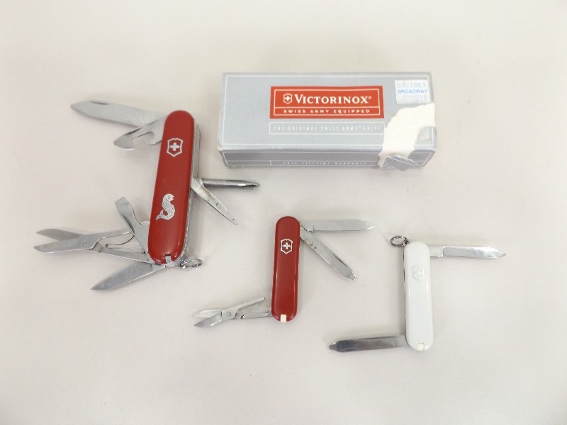 lot 22 image: 3 Swiss Army Pocket Knives