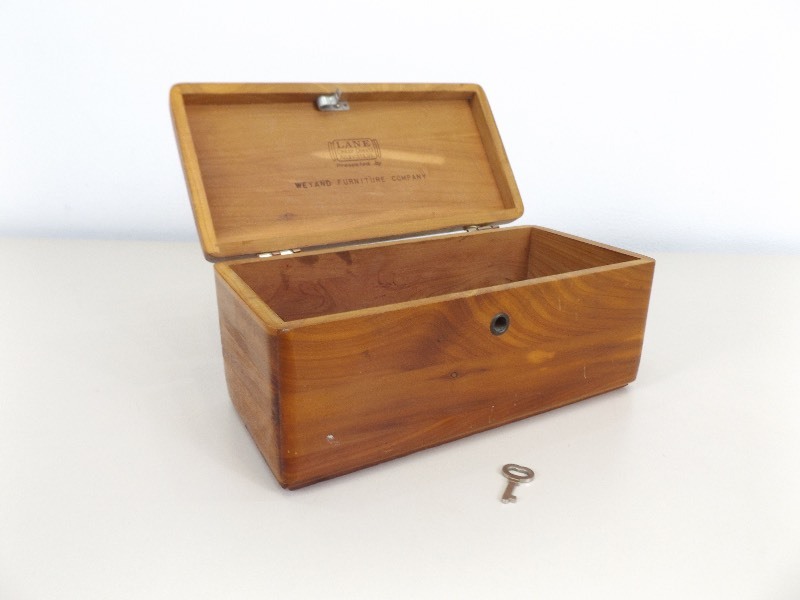 lot 42 image: Vintage Miniature Lane Cedar Chest with Key