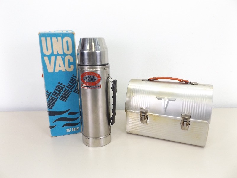 lot 44 image: Vintage Uno Vac 1 Quart Vacuum Bottle, and Metal Thermos Lunchbox