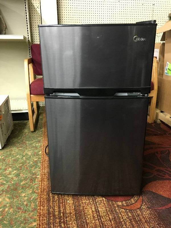 lot 327 image: MIDEA WHD-125FBS1 MINI FRIDGE, RETAIL $99.99