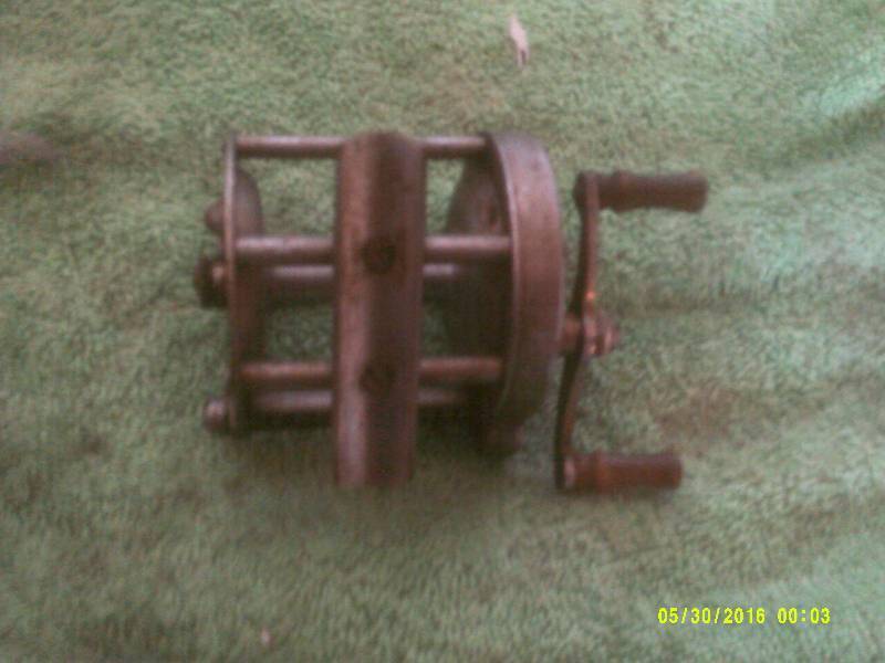 VINTAGE FLUGER AKRON REEL