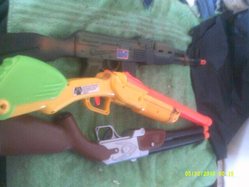 3 BIG PLASTIC GUNS