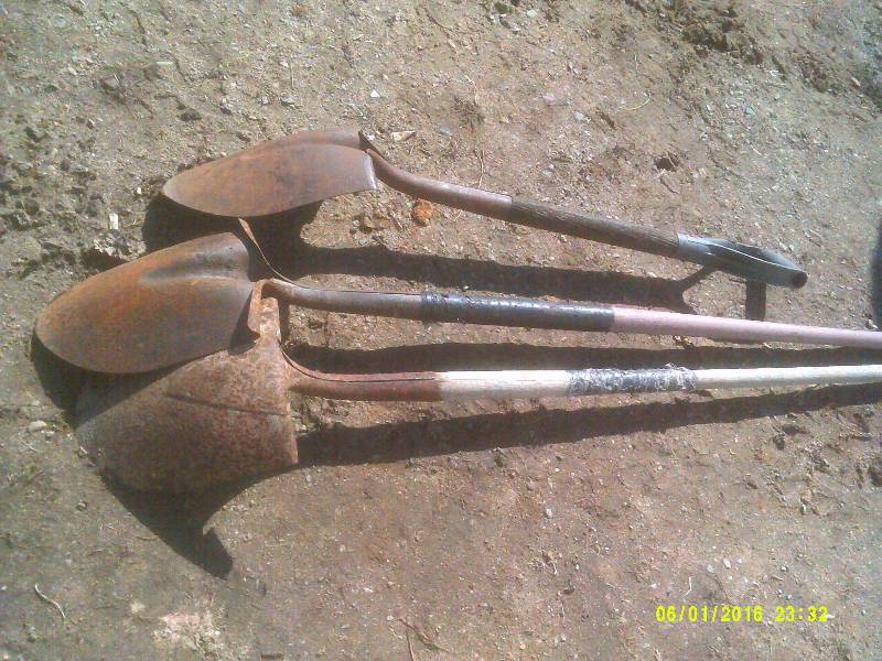 3 PEAKED NOSE SHOVELS