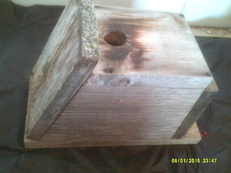 WOOD BIRD HOUSE