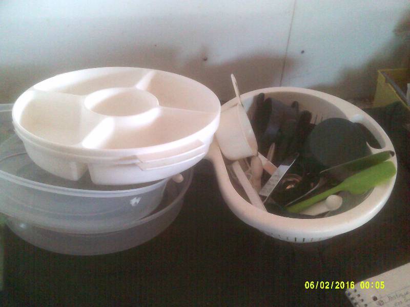 MEASURING CUPS , STRAINER , RELISH TRAYS