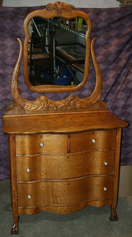 lot 7 image: Antique Dresser with Mirror