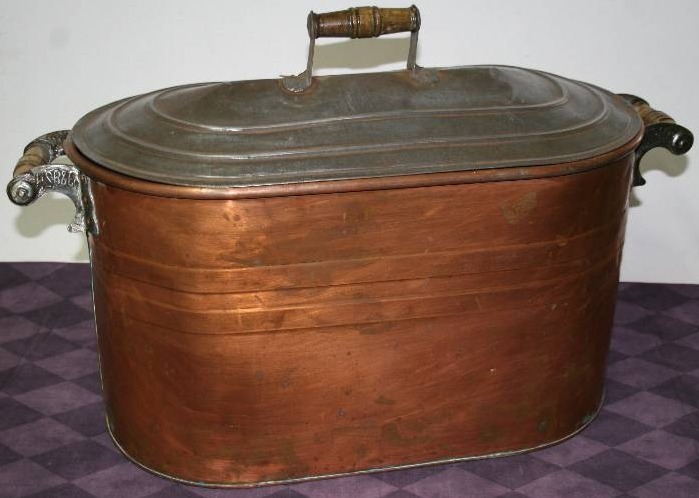 lot 17 image: Antique Copper Tub