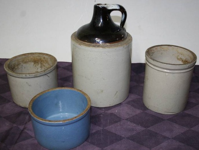 lot 21 image: Clay Jug and Small Crocks