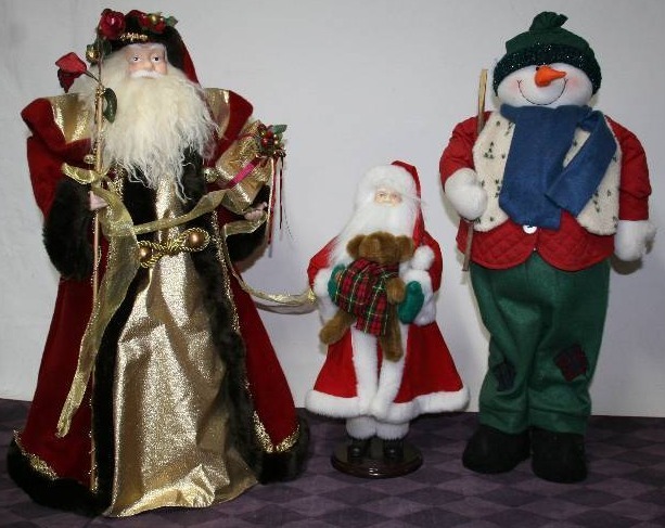 lot 34 image: Holiday Figures