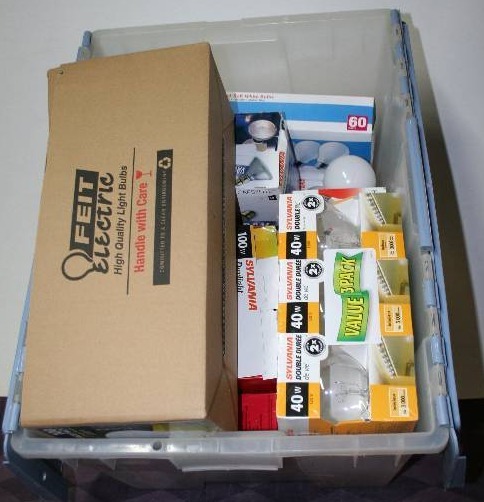 lot 38 image: Bin of Misc Lightbulbs