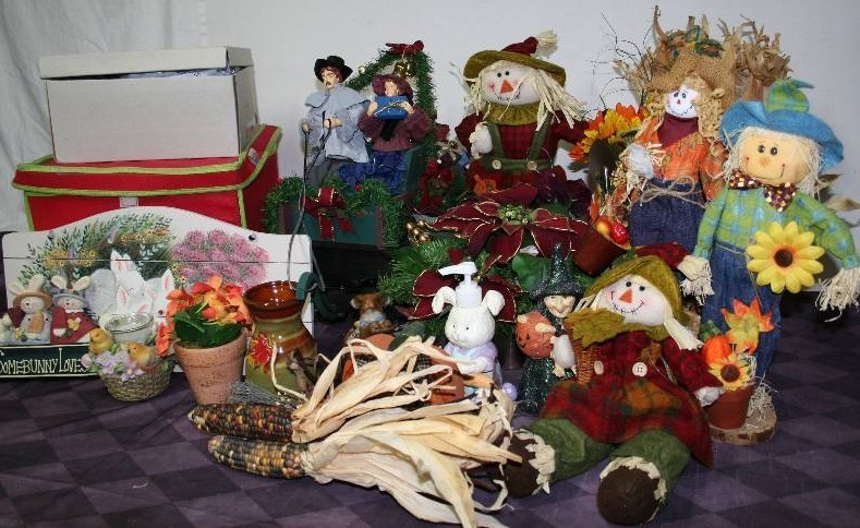 lot 52 image: Misc HolidaySeasonal Dcor