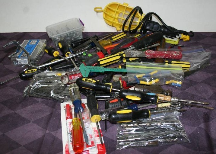 lot 75 image: Assorted Hand Tools and Garage Items