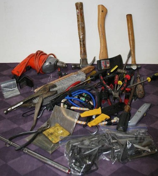 lot 76 image: Assorted Hand Tools