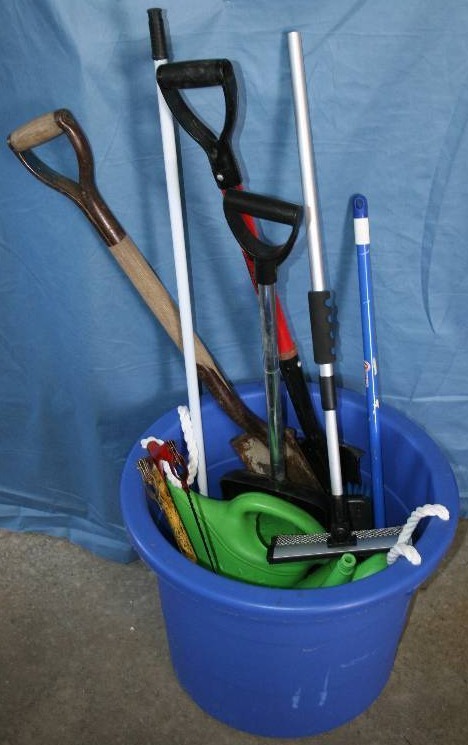 lot 95 image: Outdoor Yard Tools