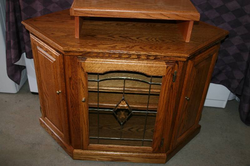 lot 114 image: Media Cabinet