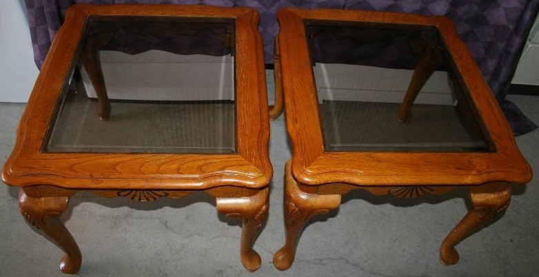 lot 115 image: End Tables