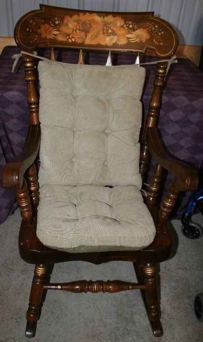 lot 14 image: Rocking Chair