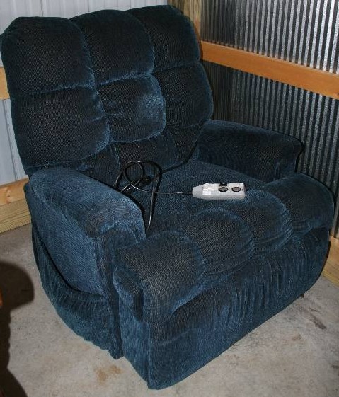 lot 135 image: Lift Chair