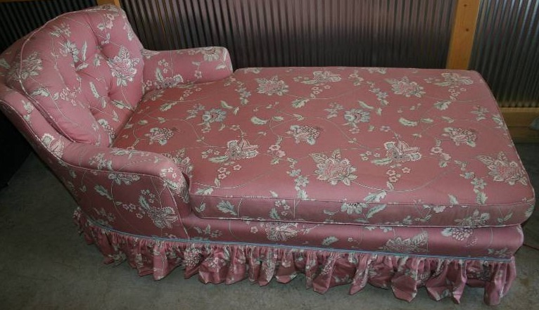 lot 136 image: Chaise Lounge