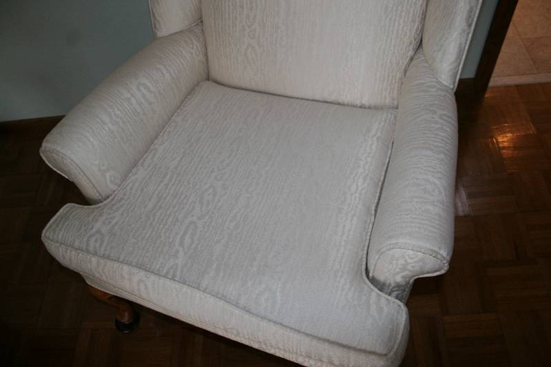 lot 117 image: Easy Chair