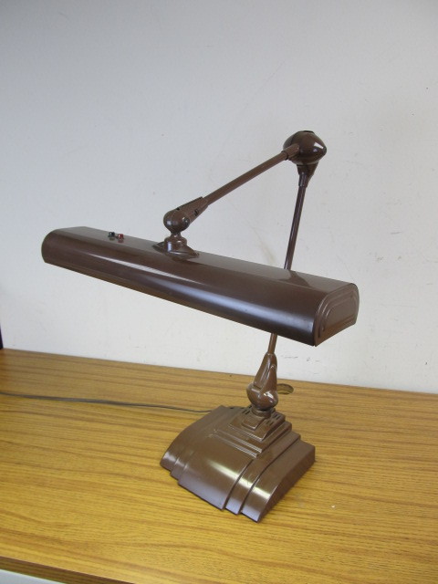 lot 76 image: NICE Vintage Deco Industrial FLEXO Shop Lamp