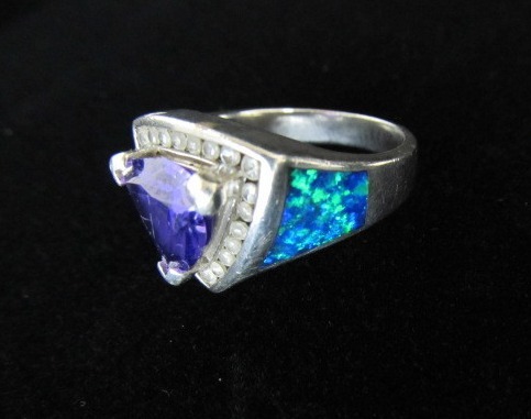 lot 91 image: Vintage Signed Inlaid Sterling Amethyst Ring