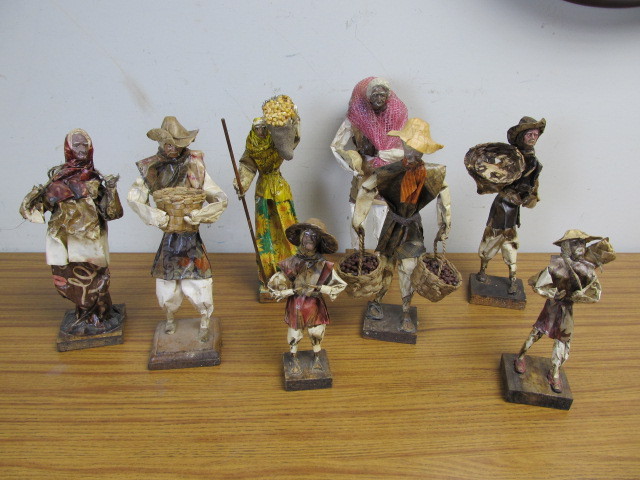lot 99 image: Lot of 8 Vintage Handmade Mexican Folk Art Paper Mache Figures