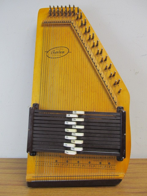 lot 11 image: Vintage Oscar Schmidt Silvertone Autoharp