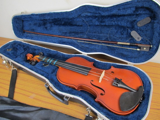lot 15 image: Violin & Bow In SKB Hard Case