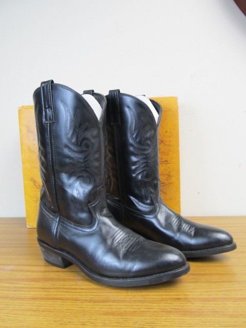 lot 20 image: NEW Black Leather Laredo Cowboy Boots - Mens 11.5