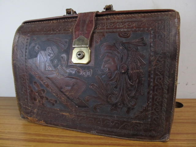 lot 26 image: Vintage Hand Tooled Southwestern Leather Satchel