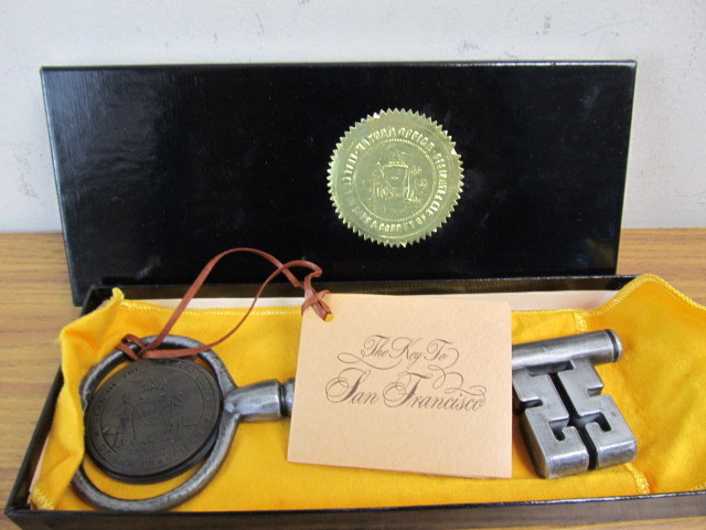 lot 29 image: Vintage KEY TO THE CITY - San Francisco
