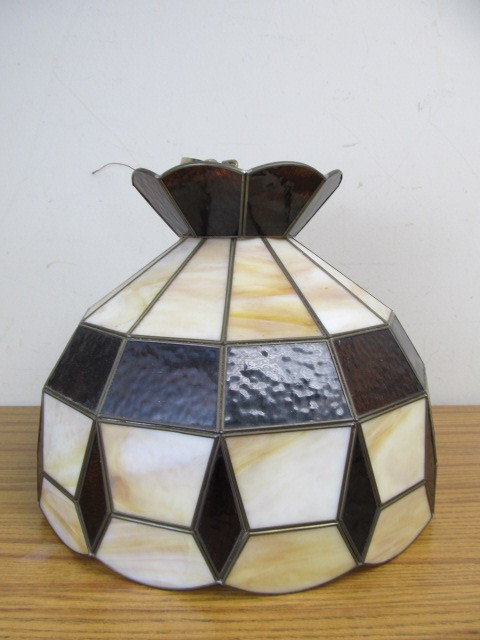 lot 35 image: Vintage Slag Glass Hanging Parlor Lamp
