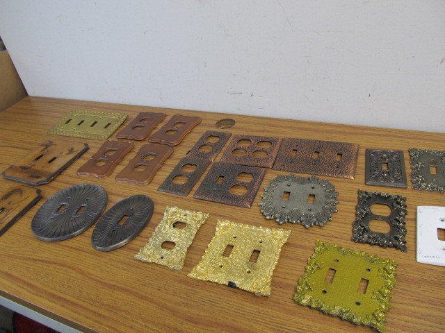 lot 37 image: Lot of Assorted Vintage Light Switch Plates