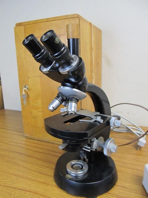 lot 38 image: Vintage CARL ZEISS Microscope wWood Case