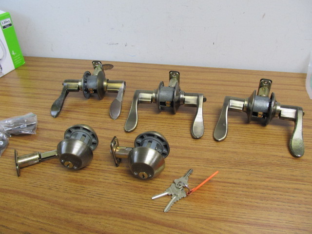 lot 39 image: Lot of Brass Door Handles wLocks & Keys